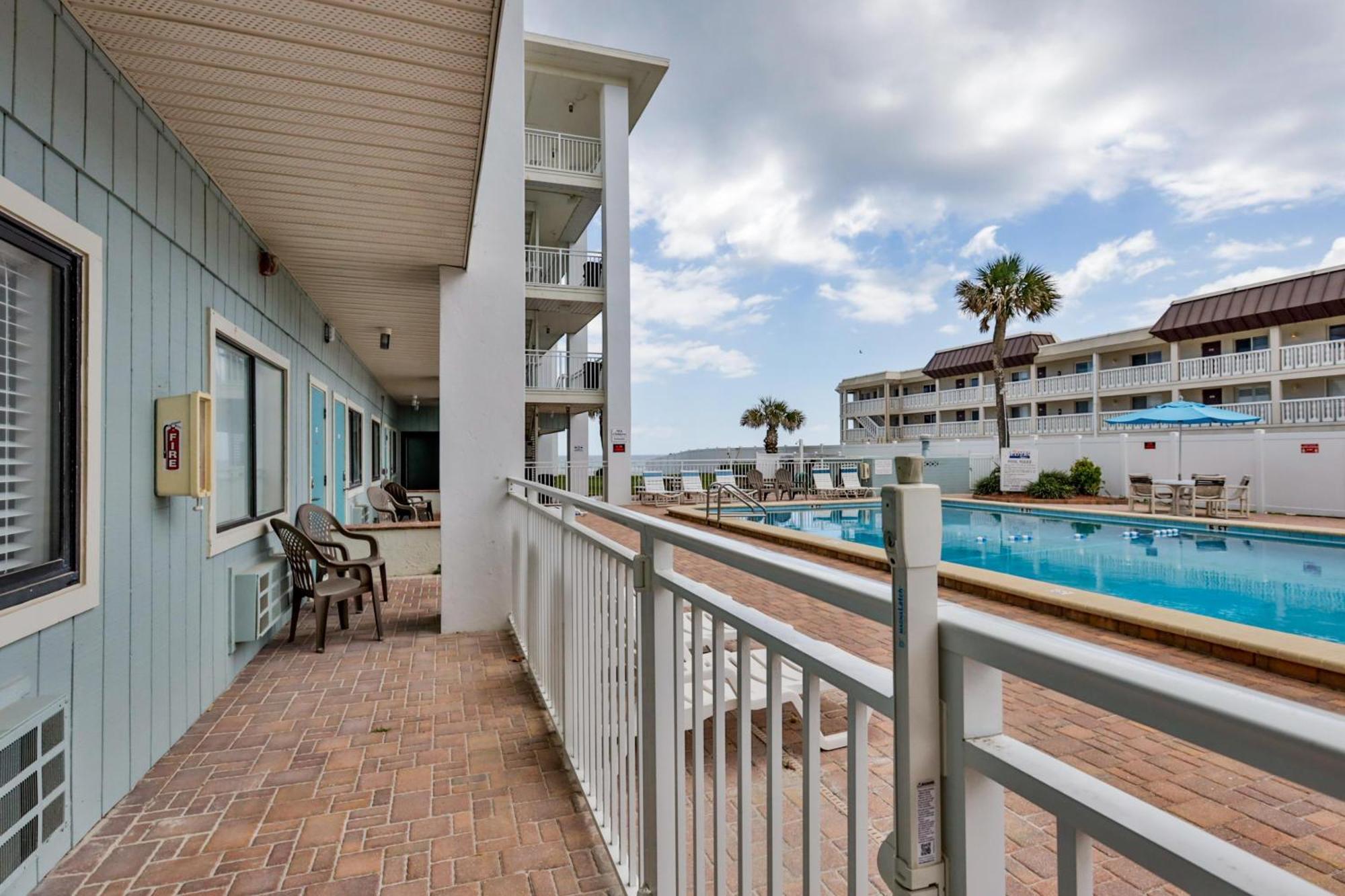 Coastal Waters 107 - A Studio Poolside Retreat New Smyrna Beach Exterior foto